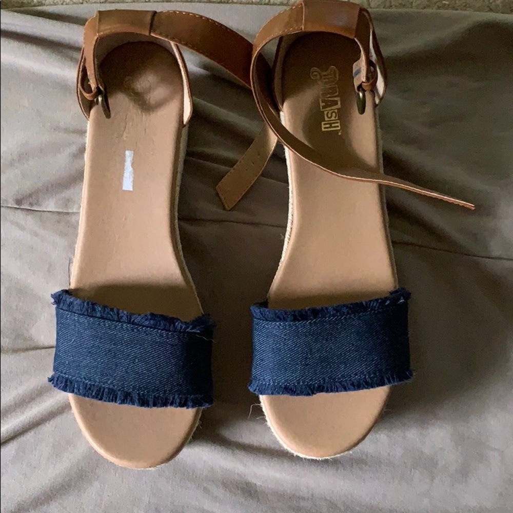 Wedged summer sandal